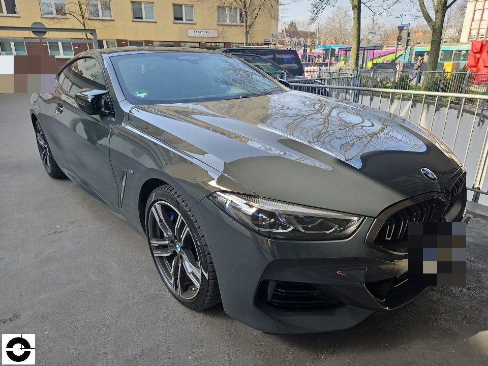 Frontansicht schräg von rechts, keine sichtbaren Schäden, Kennzeichen verpixelt