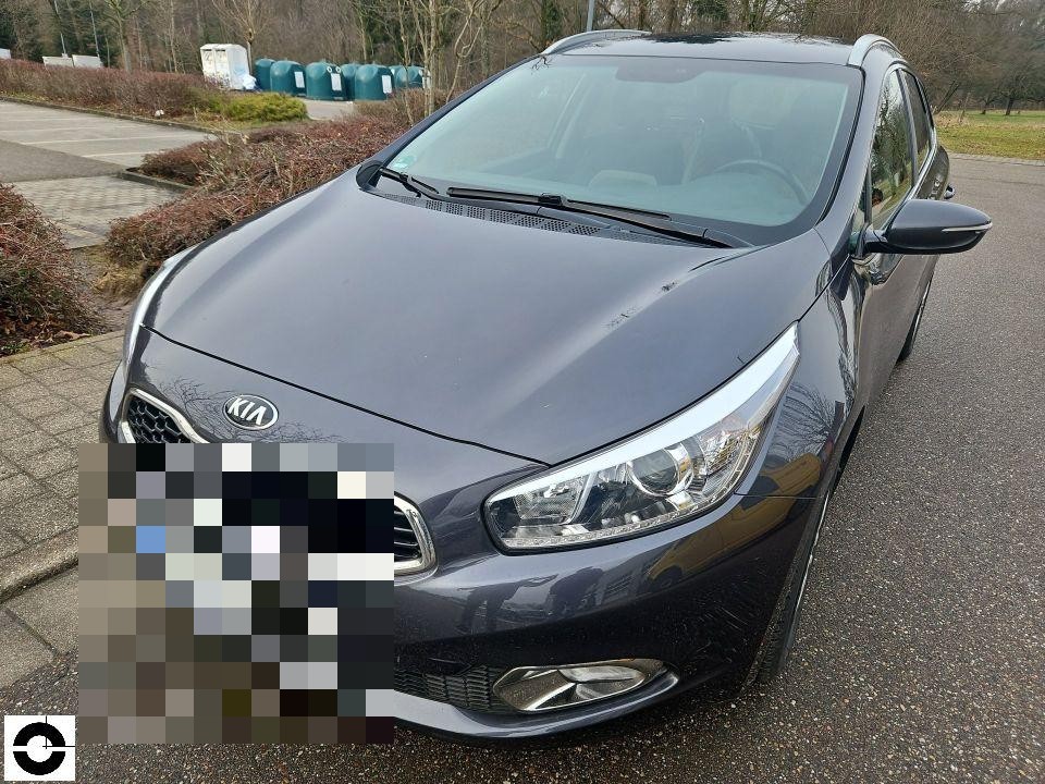 Frontansicht schräg von links, Motorhaube und Scheinwerfer, keine sichtbaren Schäden