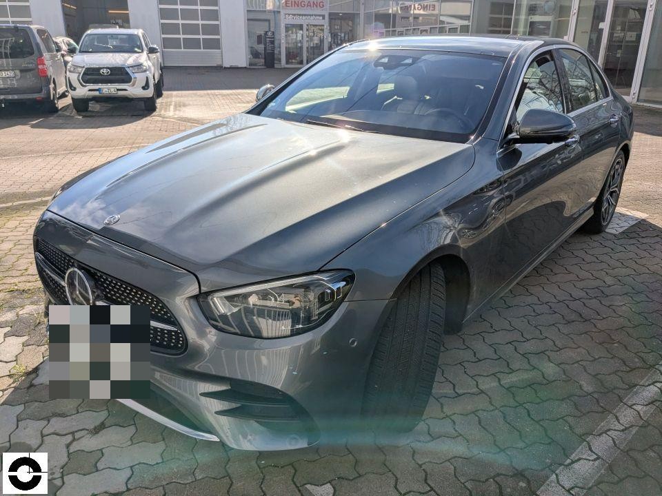 Frontschaden Mercedes-Benz E 400 d in Karlsruhe-Rüppurr