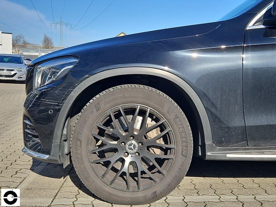 Vorderes linkes Rad mit Mehrspeichen-Alufelge und Michelin-Reifen, keine Schäden sichtbar