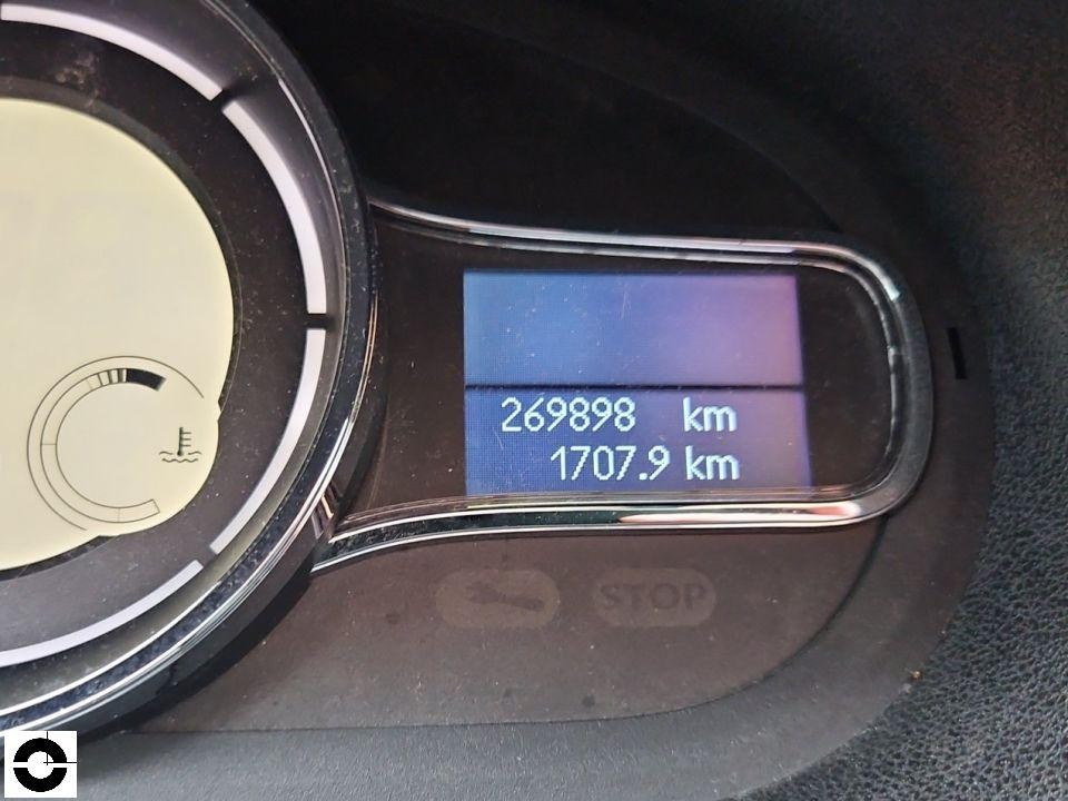 Tacho-Display zeigt Kilometerstand 269898 km und Tageskilometer 1707.9 km