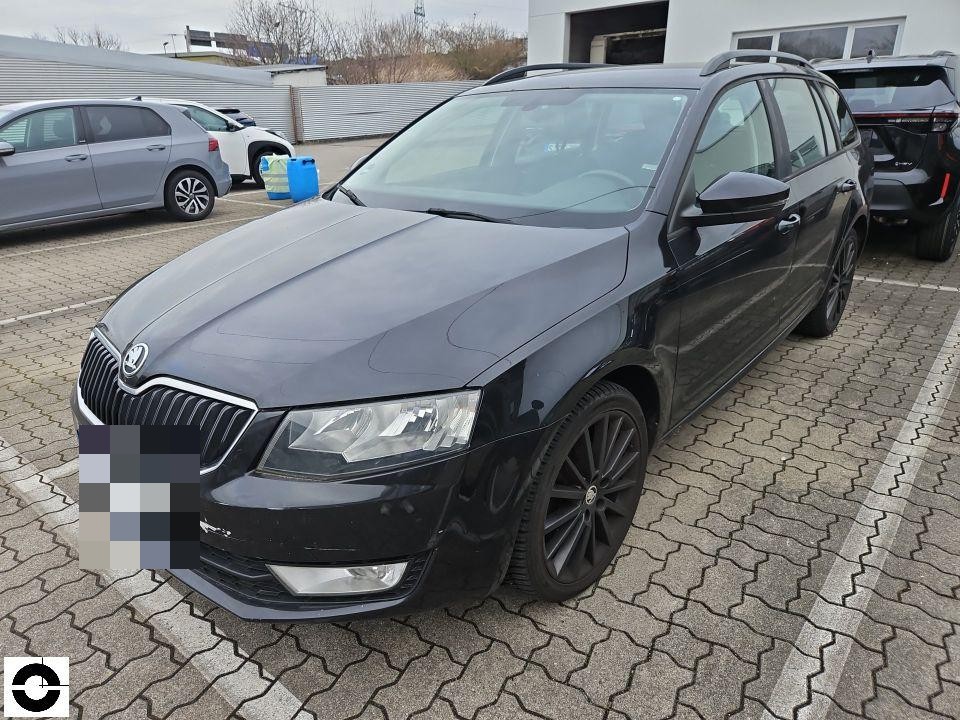Frontschaden Skoda Octavia Combi in Karlsruhe-Mühlburg