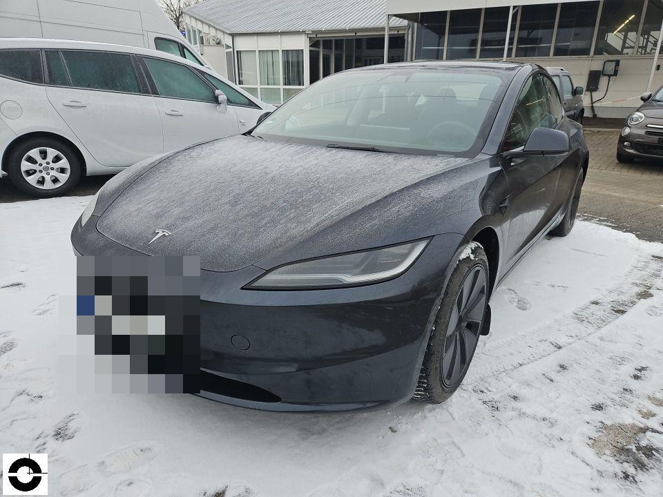 Frontschaden Tesla Model 3 in Eggenstein-Leopoldshafen