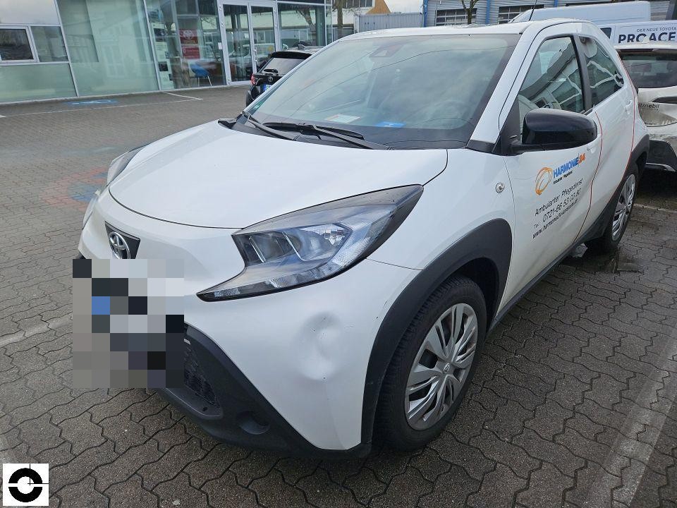 Frontschaden Toyota Aygo X in Karlsruhe-Neureut