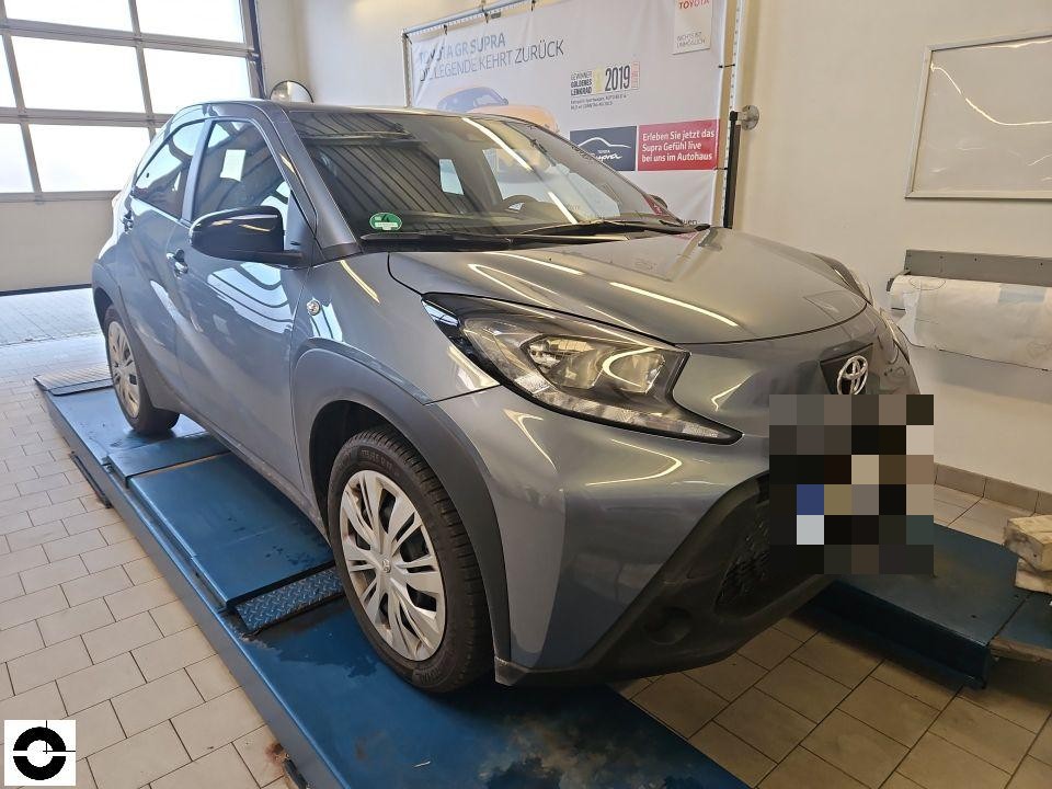 Frontschaden Toyota Aygo X in Wörth am Rhein begutachtet