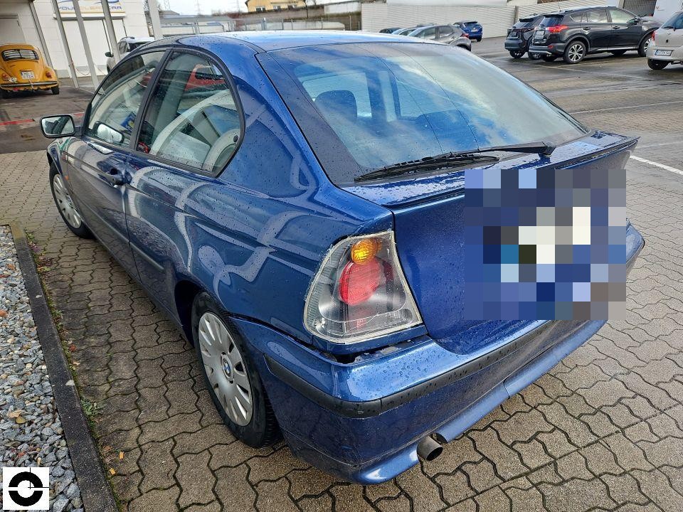 Heckschaden BMW 316ti Compact in Ettlingen begutachtet