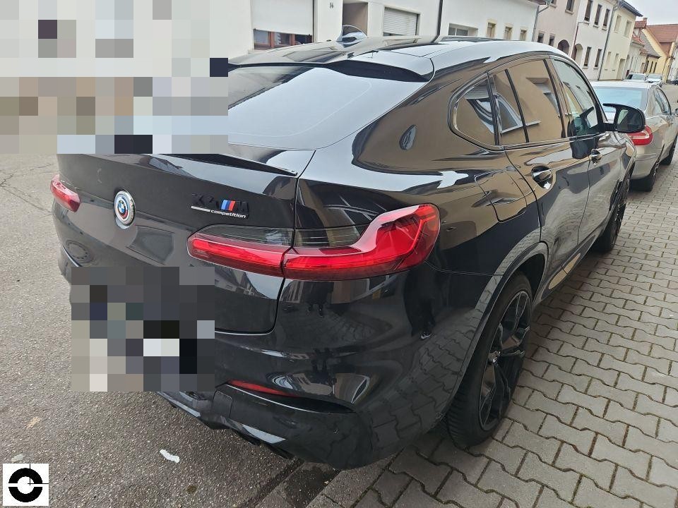Heckansicht schräg rechts, BMW X4M Competition, keine sichtbaren Schäden