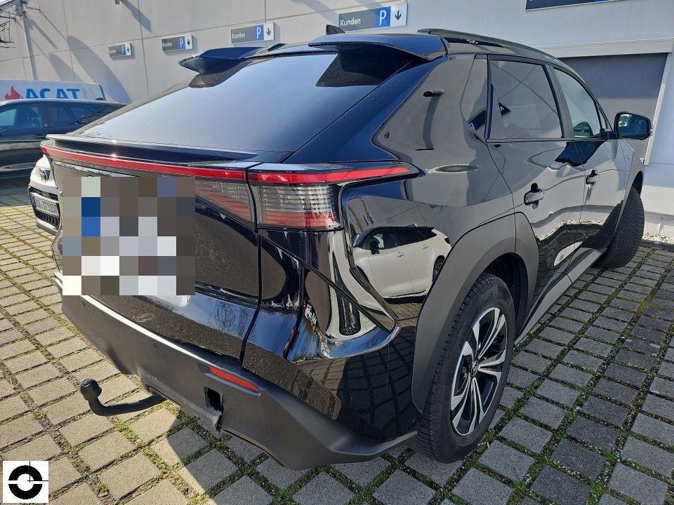 Heckschaden Toyota bZ4X Team Deutschland in Karlsbad