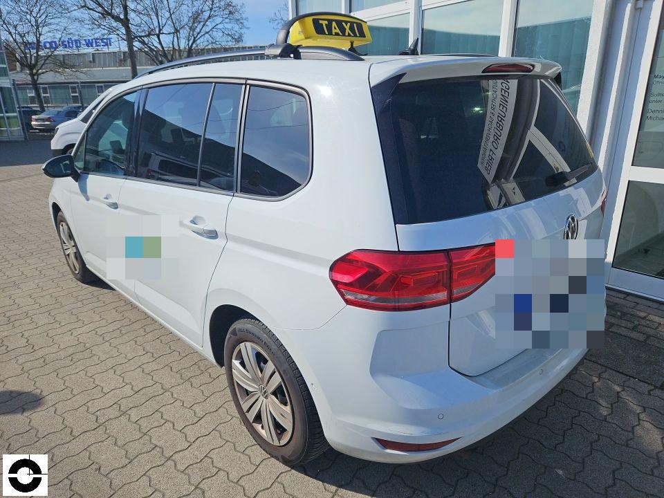 Heckschaden Volkswagen Touran in Karlsruhe-Oberreut
