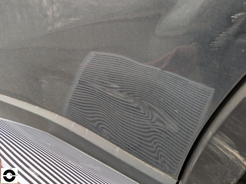 Heckscheibe mit Heizfeldern und leichter Verschmutzung, Detailaufnahme