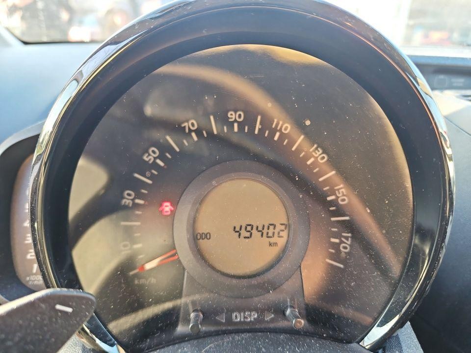 Tacho-Ansicht mit Kilometerstand 49402 km, Airbag-Warnleuchte aktiv