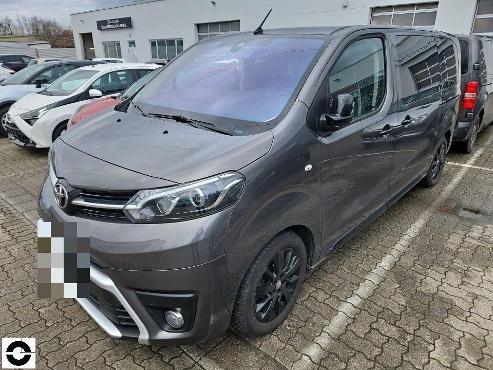Seitenschaden Toyota Proace in Karlsruhe-Durlach