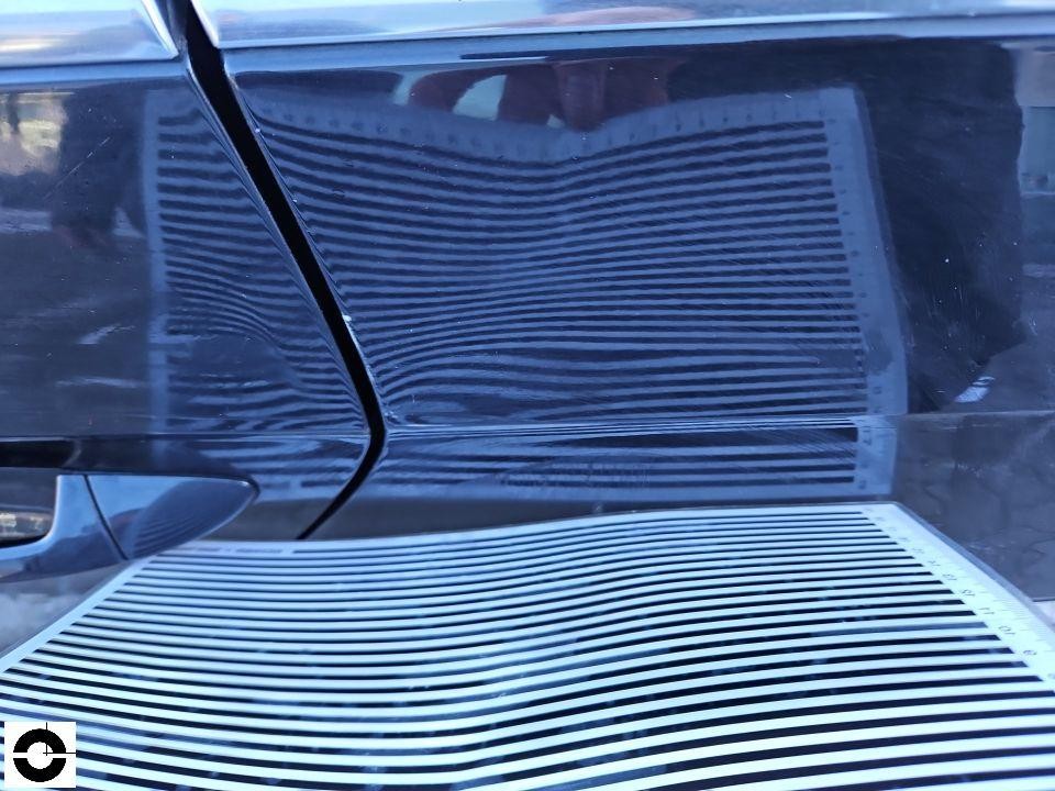 Streifenlichtaufnahme zur Dellenerkennung an hinterer Seitenwand links