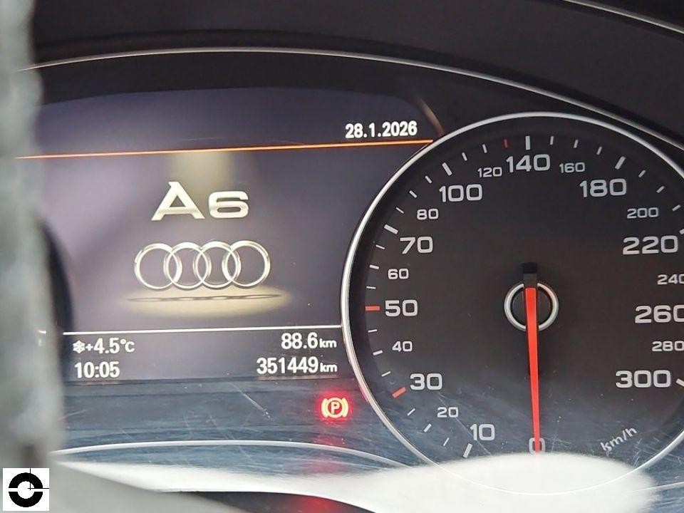 Kombiinstrument mit Tacho, Kilometerstand 351449 km, Außentemperatur 4,5°C, Datum 28.1.2026