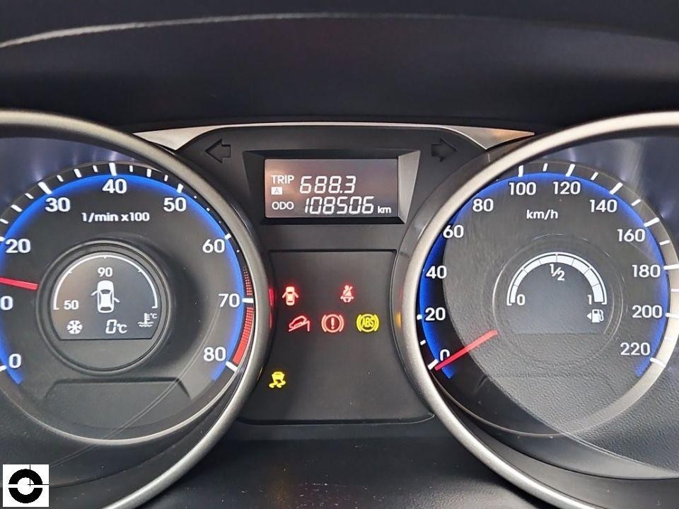 Kombiinstrument mit Tacho, Drehzahlmesser, Kilometerstand 108506 km, diverse Warnleuchten aktiv