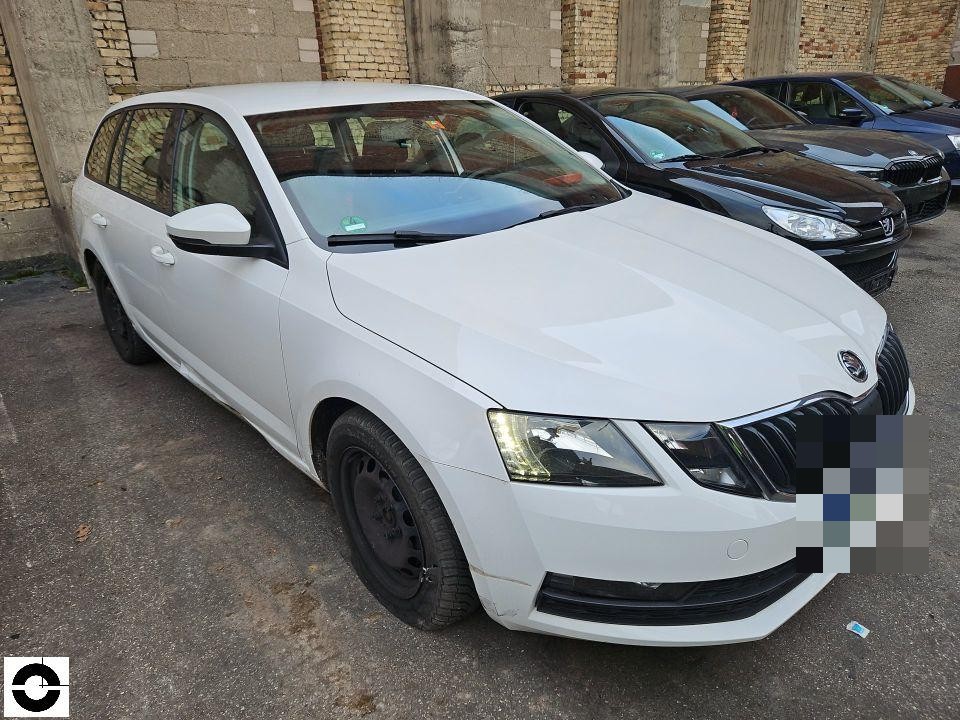 Totalschaden Skoda Octavia Combi Active 1.6 in Ettlingen