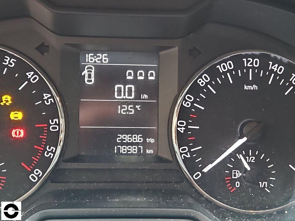 Tacho und Kombiinstrument, Kilometerstand 178987 km, Außentemperatur 12,5°C